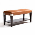 Banco de cuero marrón con soporte de madera y dimensiones 100 x 40 x 45cm